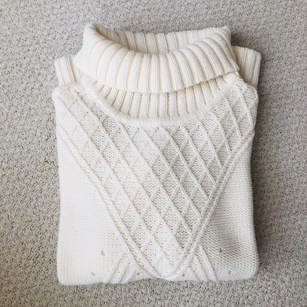 Cream Sweater Size L Like New